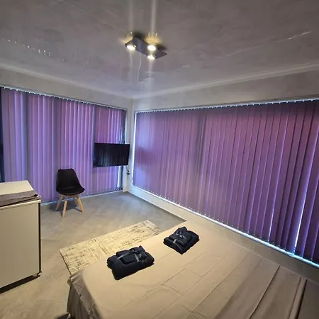 Ivon 2 Apartment *